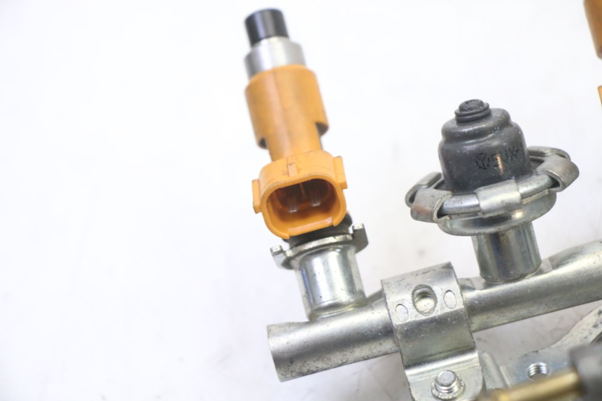 photo de INJETOR YAMAHA XJ6 ABS 600 (2008 - 2016) - Outro ângulo de visão