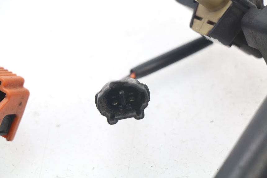 photo de INJETOR YAMAHA YBR 125 (2007 - 2009) - Detalhes característicos