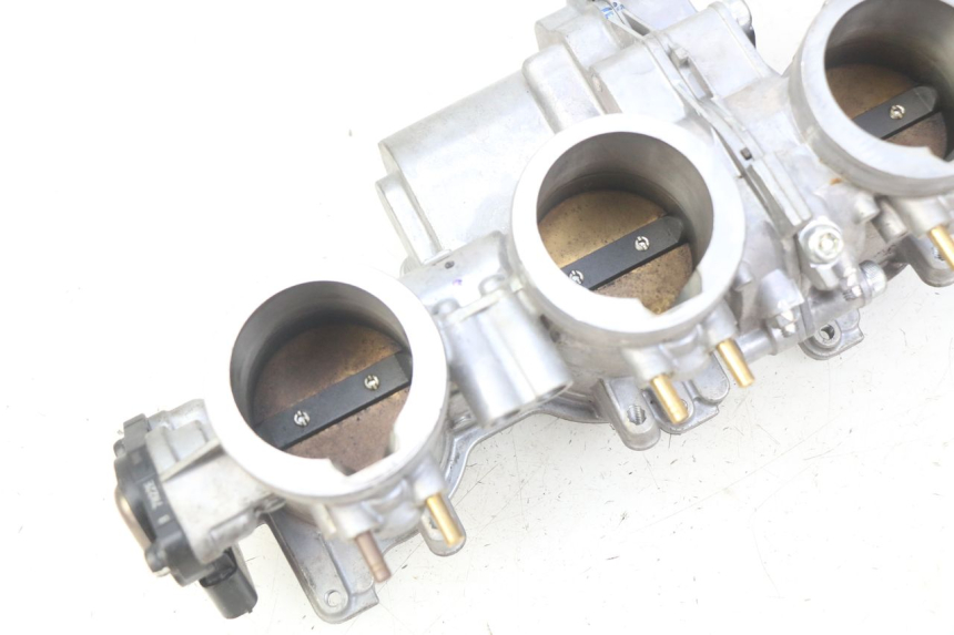 photo de INJEÇÃO HONDA CB R 1000 (2018 - 2023) - Pontos de fixação