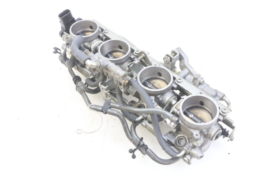 photo de INJEÇÃO YAMAHA FJR ABS 1300 (2006 - 2012) - Pontos de fixação