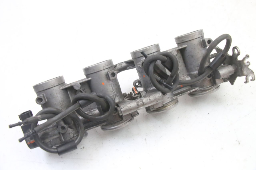 photo de INJEÇÃO YAMAHA FZ6 FAZER S2 600 (2007 - 2011) - Pontos de fixação