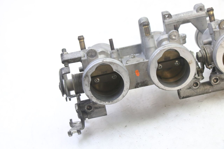 photo de INJEÇÃO YAMAHA FZ6 FAZER S2 600 (2007 - 2011) - Pontos de fixação
