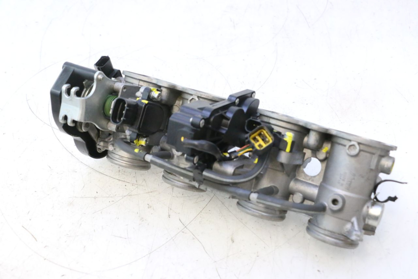 photo de INJEÇÃO YAMAHA FZ8 800 (2010 - 2016) - Detalhes característicos