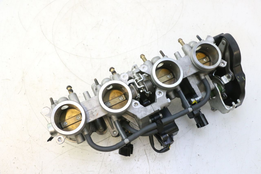 photo de INJEÇÃO YAMAHA FZ8 800 (2010 - 2016) - Ampliação dos componentes