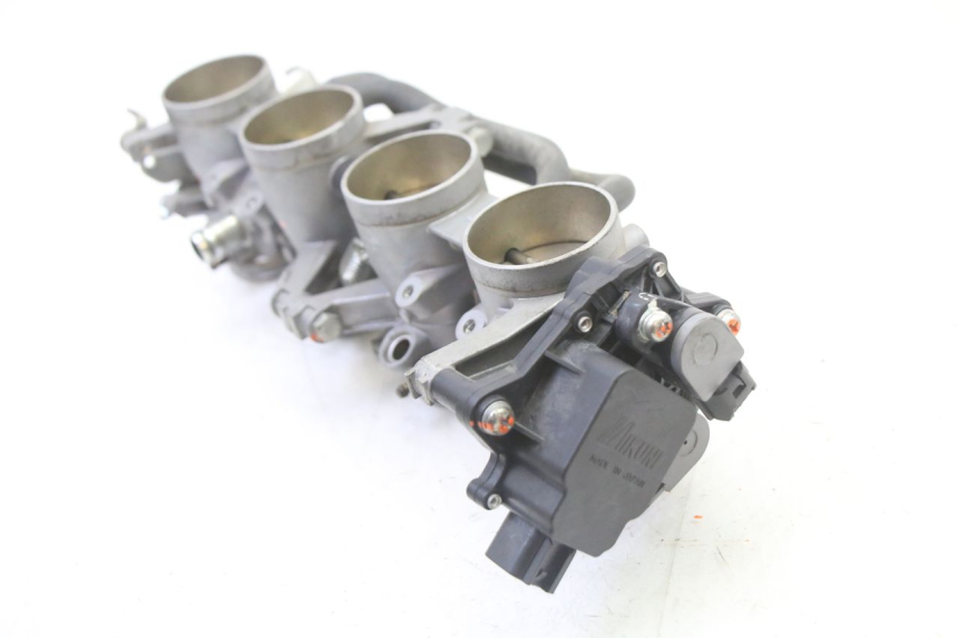 photo de INJEÇÃO SUZUKI GSR 750 (2011 - 2017) - Detalhes característicos