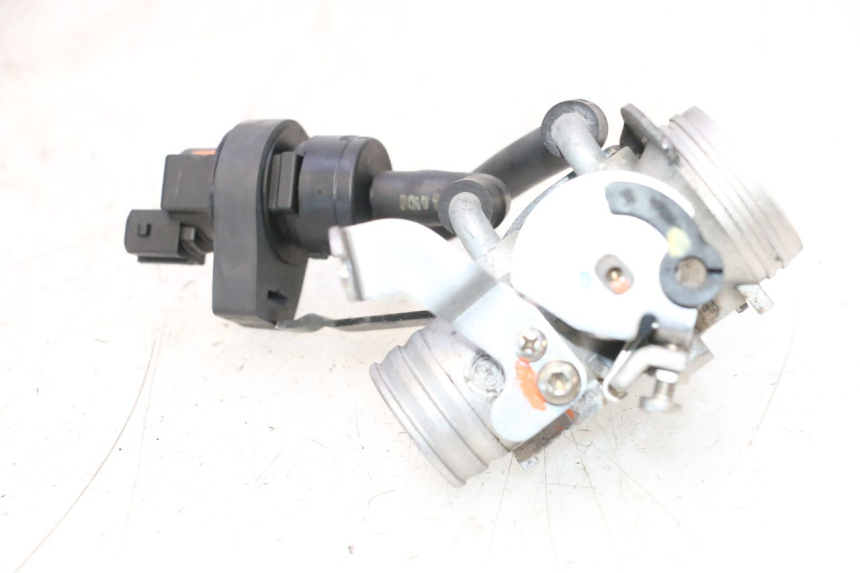 photo de INJEÇÃO PEUGEOT SATELIS COMPRESSOR K15 125 (2006 - 2009) - Estado da superfície