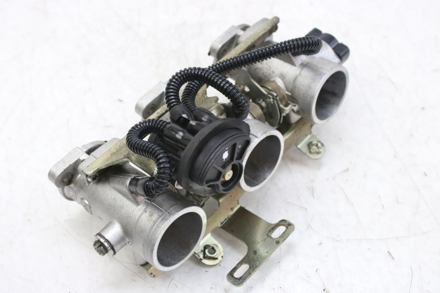 photo de INJEÇÃO TRIUMPH SPRINT ST 955 (1999 - 2001) - Detalhes característicos
