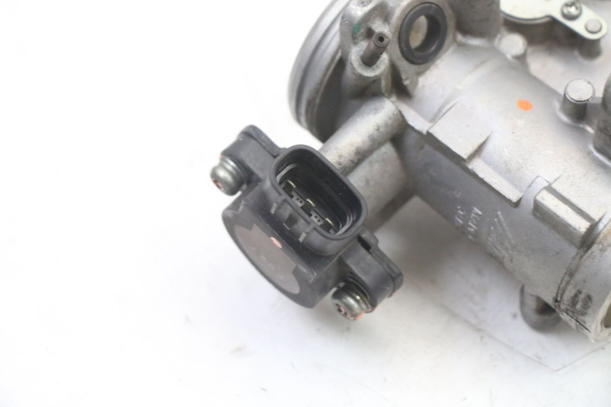 photo de INJEÇÃO YAMAHA XJ6 600 (2008 - 2016) - Ampliação dos componentes