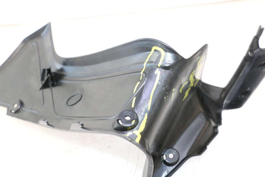 photo de INTERIOR DA CABEÇA DO GARFO ESQUERDO YAMAHA FZ8 800 (2010 - 2016) - Pontos de fixação