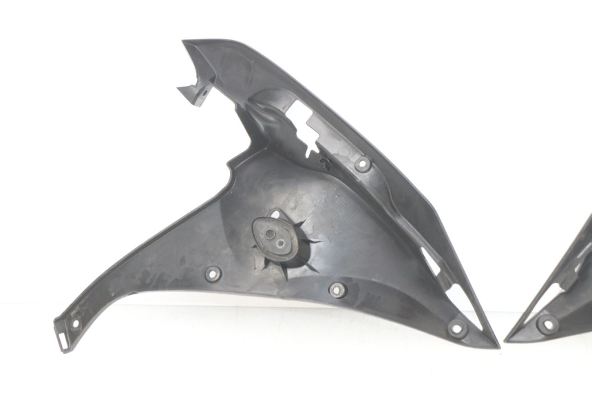 photo de INTERIOR DA CABEÇA DE GARFO HONDA CBRF CBR-F PC41 600 (2011 - 2013) - Detalhe da peça