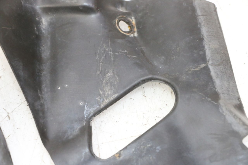 photo de INTERIOR DA CABEÇA DE GARFO TRIUMPH SPRINT 900 (1995 - 1998) - Outro ângulo de visão
