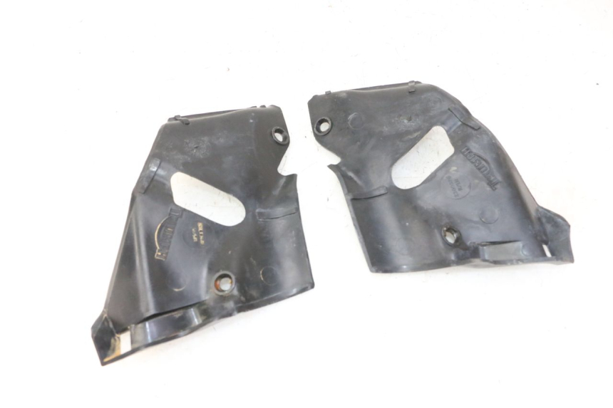 photo de INTERIOR DA CABEÇA DE GARFO TRIUMPH SPRINT 900 (1995 - 1998) - Vista geral