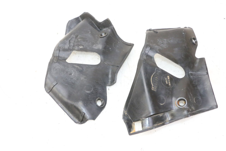 photo de INTERIOR DA CABEÇA DE GARFO TRIUMPH SPRINT 900 (1995 - 1998) - Pontos de fixação