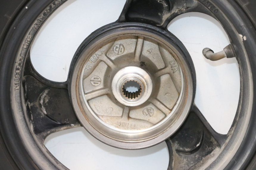 photo de RODA TRASEIRA E PNEU KYMCO AGILITY 4T 10" 50 (2005 - 2018) - Detalhes característicos