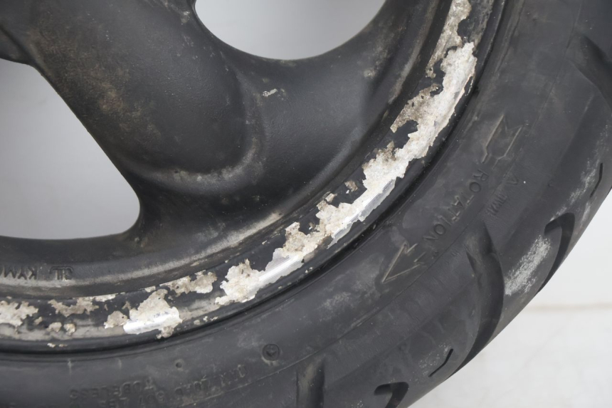 photo de ARO TRASEIRO E PNEU KYMCO AGILITY 4T 50 (2005 - 2018) - Estado da superfície
