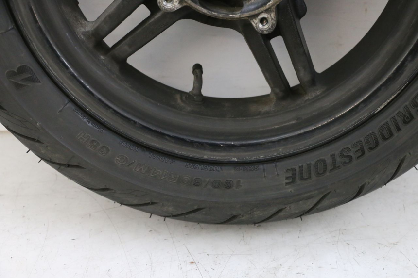 photo de ARO TRASEIRO E PNEU SUZUKI BURGMAN 650 (2013 - 2020) - Detalhes característicos