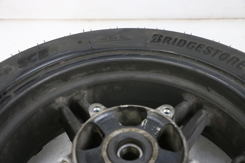 photo de ARO TRASEIRO E PNEU SUZUKI BURGMAN 650 (2013 - 2020) - Vista geral