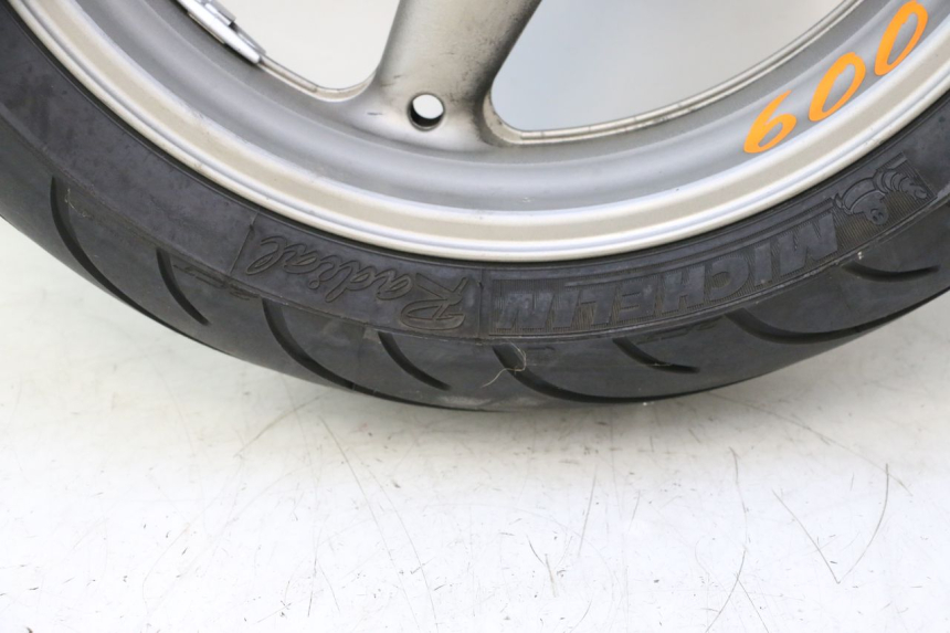 photo de ARO TRASEIRO E PNEU HONDA CB F HORNET 600 (2005 - 2006) - Detalhes característicos