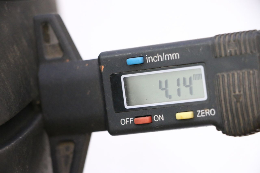 photo de ARO TRASEIRO E PNEU HONDA CB F HORNET 600 (2005 - 2006) - Zoom do estado de desgaste