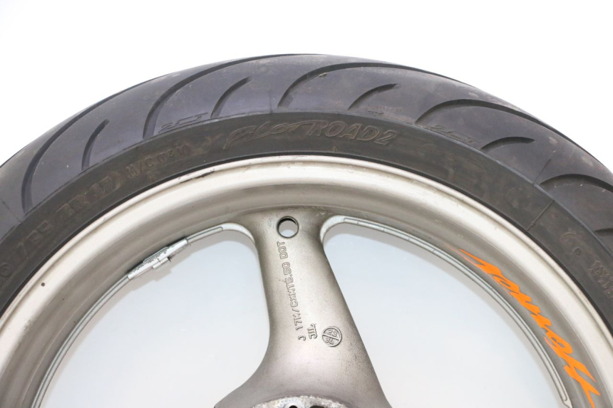 photo de ARO TRASEIRO E PNEU HONDA CB F HORNET 600 (2005 - 2006) - Detalhe da peça