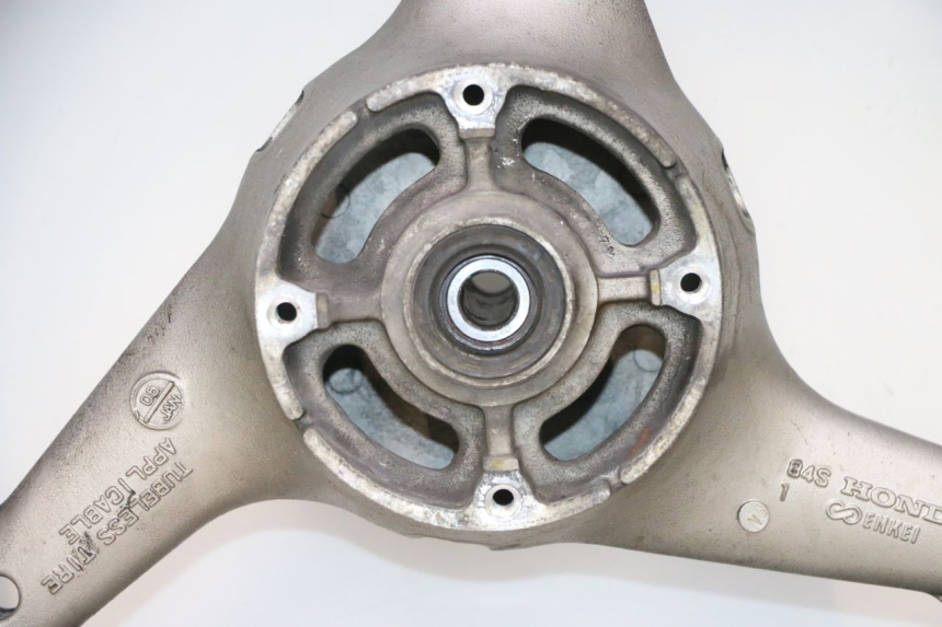 photo de ARO TRASEIRO E PNEU HONDA CB F HORNET 600 (2005 - 2006) - Zoom do estado de desgaste