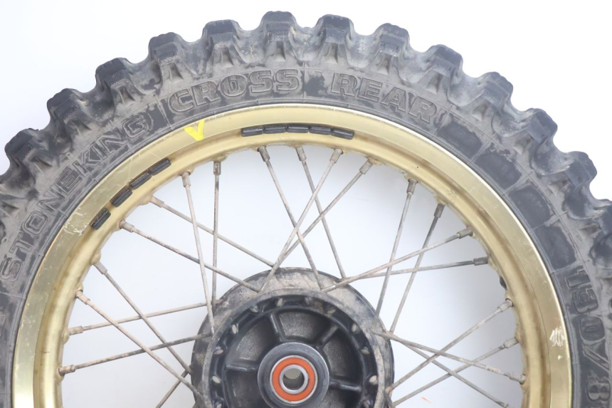 photo de ARO TRASEIRO E PNEU SUZUKI DR S 600 (1985 - 1989) - Detalhe da peça