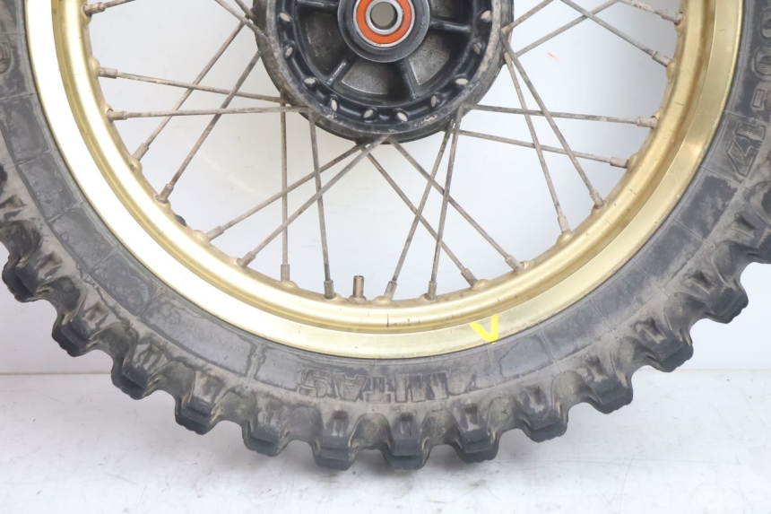 photo de ARO TRASEIRO E PNEU SUZUKI DR S 600 (1985 - 1989) - Zoom do estado de desgaste