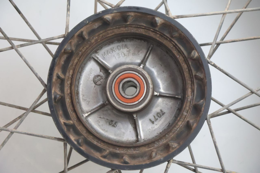 photo de ARO TRASEIRO E PNEU SUZUKI DR S 600 (1985 - 1989) - Ampliação técnica