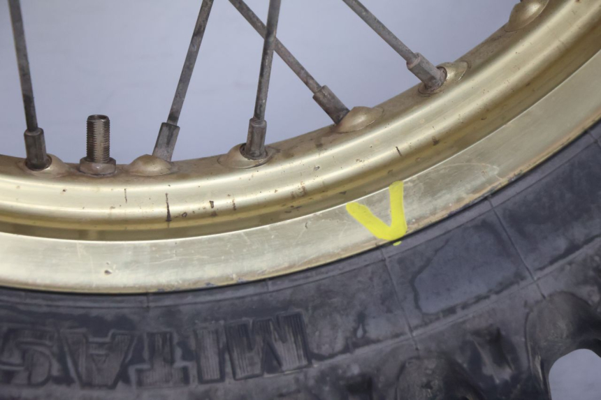 photo de ARO TRASEIRO E PNEU SUZUKI DR S 600 (1985 - 1989) - Estado da superfície