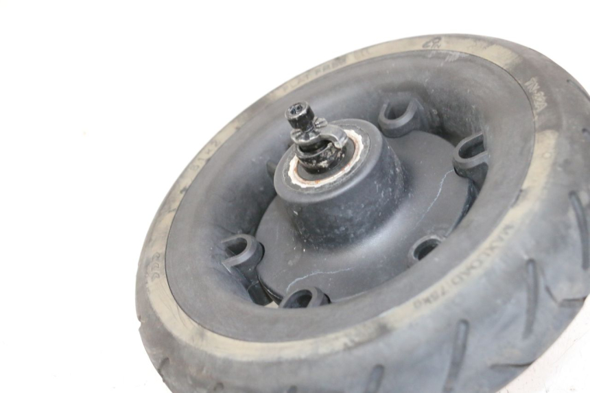 photo de ARO TRASEIRO E PNEU SEGWAY NINEBOT E2 1 - Zoom do estado de desgaste