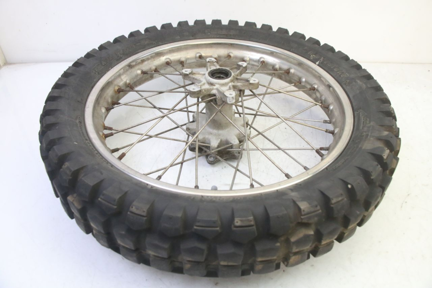 photo de ARO TRASEIRO E PNEU APRILIA ETX 125 (1998 - 2002) - Detalhe da peça