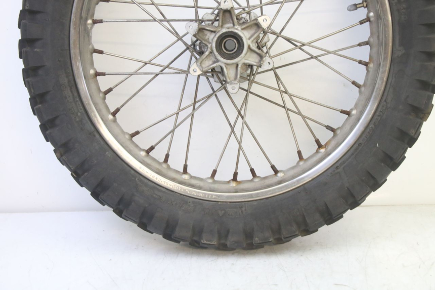 photo de ARO TRASEIRO E PNEU APRILIA ETX 125 (1998 - 2002) - Outro ângulo de visão
