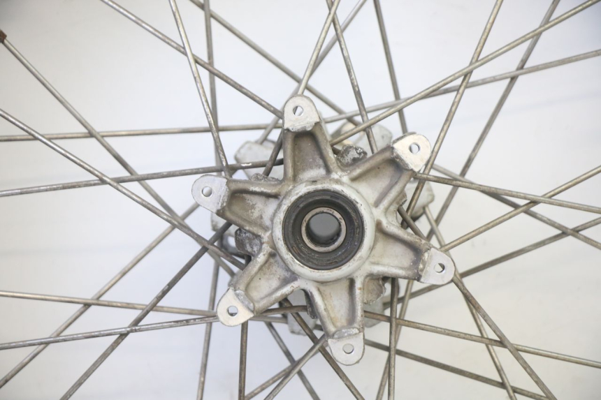 photo de ARO TRASEIRO E PNEU APRILIA ETX 125 (1998 - 2002) - Ampliação técnica