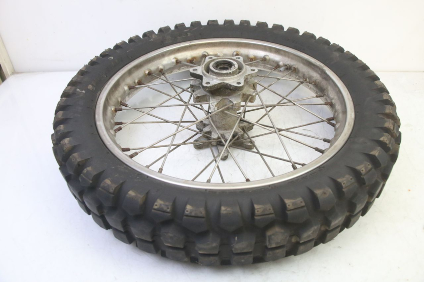 photo de ARO TRASEIRO E PNEU APRILIA ETX 125 (1998 - 2002) - Pontos de fixação