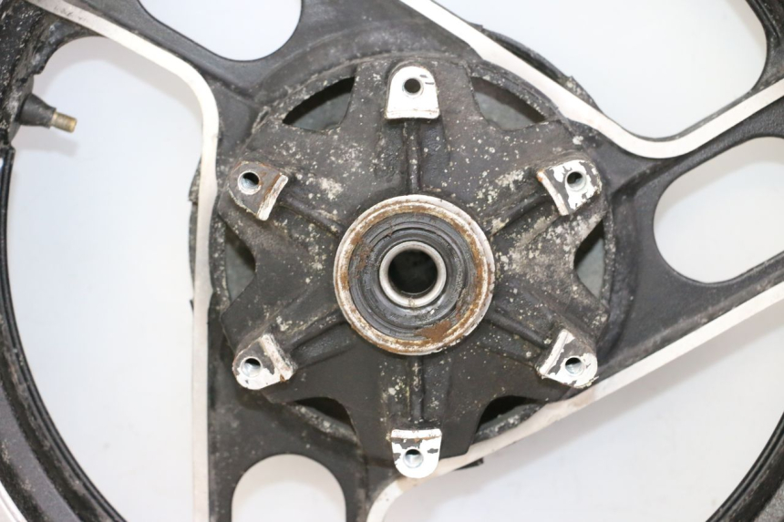 photo de ARO TRASEIRO E PNEU YAMAHA FJ 36Y 1100 (1984 - 1985) - Vista de perto