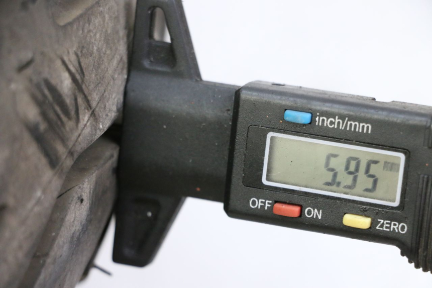 photo de ARO TRASEIRO E PNEU YAMAHA FJ 36Y 1100 (1984 - 1985) - Zoom do estado de desgaste
