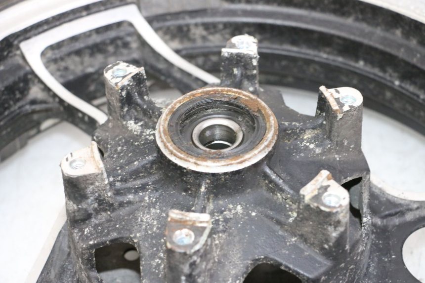 photo de ARO TRASEIRO E PNEU YAMAHA FJ 36Y 1100 (1984 - 1985) - Vista geral
