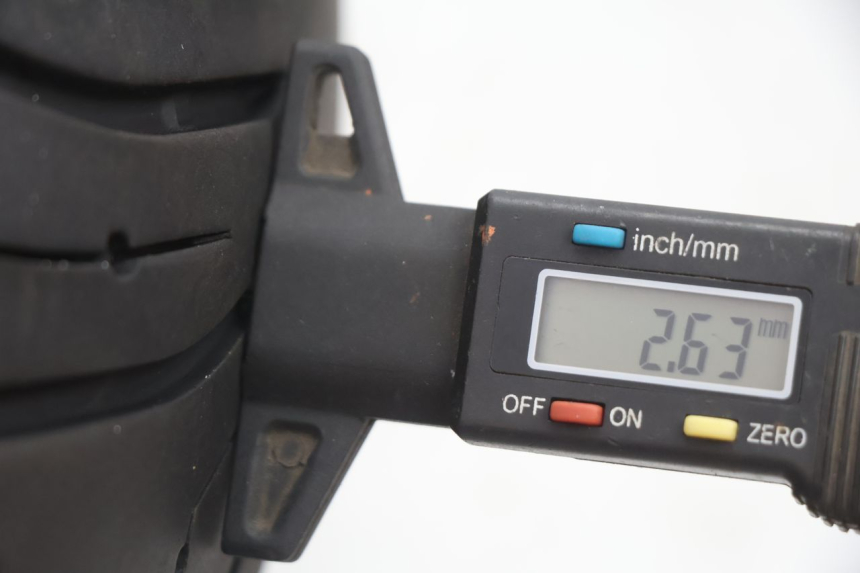 photo de ARO TRASEIRO E PNEU YAMAHA FJR 1300 (2001 - 2005) - Vista de perto