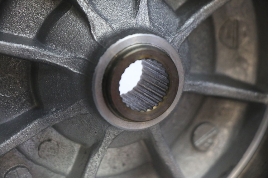 photo de ARO TRASEIRO E PNEU PIAGGIO FLY 2T 50 (2004 - 2017) - Detalhes característicos