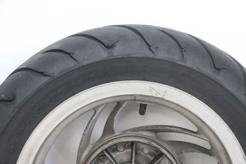 photo de ARO TRASEIRO E PNEU PIAGGIO FLY 4T 50 (2013 - 2017) - Detalhes característicos