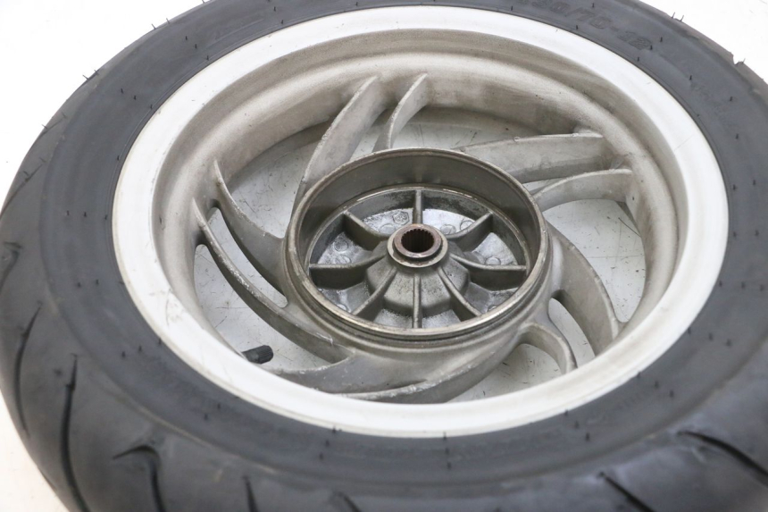 photo de ARO TRASEIRO E PNEU PIAGGIO FLY 4T 50 (2013 - 2017) - Zoom do estado de desgaste
