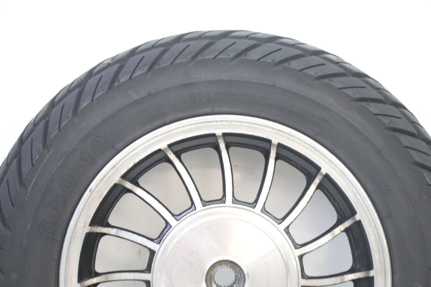 photo de ARO TRASEIRO E PNEU VENESI FLY RETRO 4T 50 (2020 - 2025) - Zoom do estado de desgaste