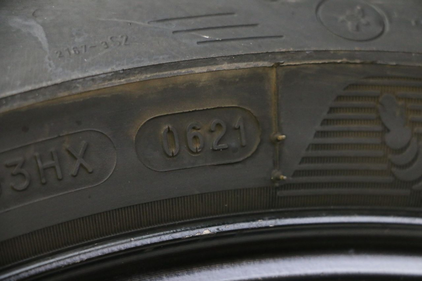 photo de ARO TRASEIRO E PNEU YAMAHA FZ6 FAZER S2 600 (2007 - 2011) - Detalhe da peça