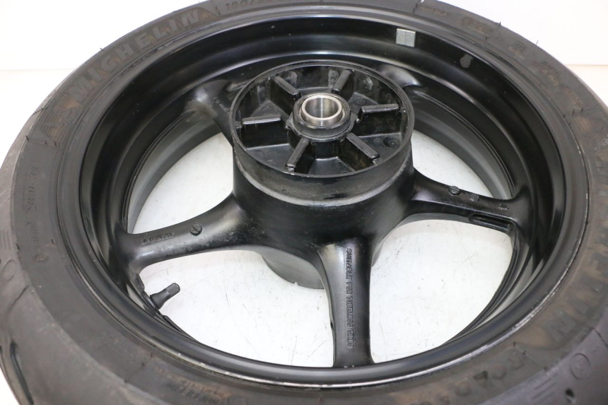 photo de ARO TRASEIRO E PNEU YAMAHA FZ6 FAZER S2 600 (2007 - 2011) - Detalhes característicos