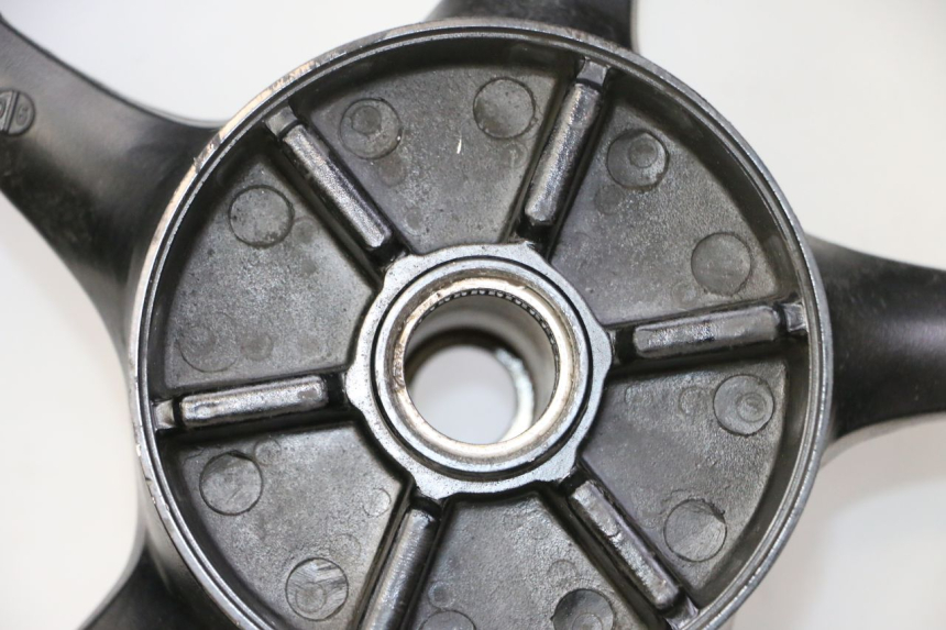 photo de ARO TRASEIRO E PNEU YAMAHA FZ6 FAZER S2 600 (2007 - 2011) - Vista geral