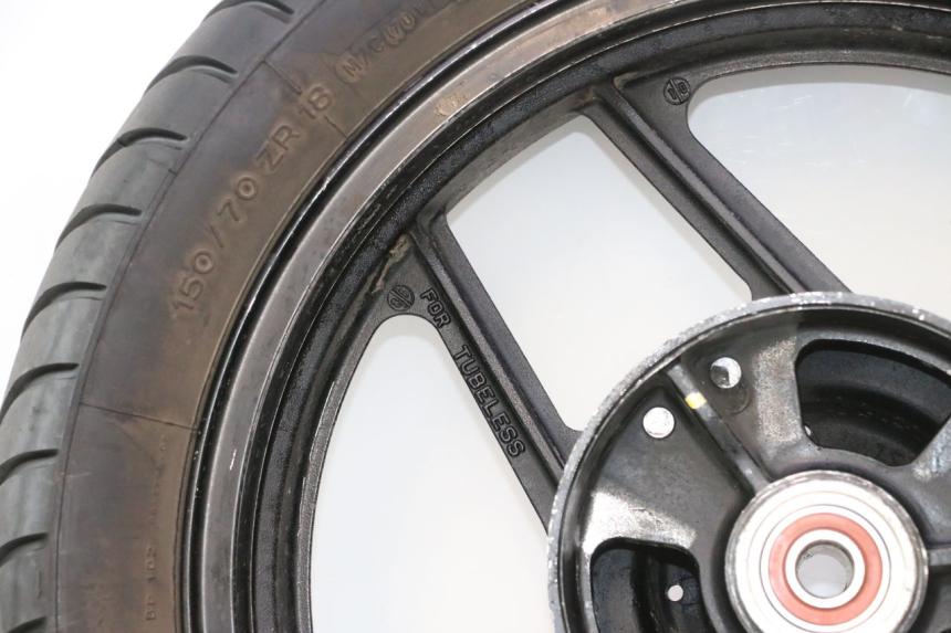 photo de ARO TRASEIRO E PNEU KAWASAKI GPX F ZX750F 750 (1986 - 1990) - Detalhes característicos