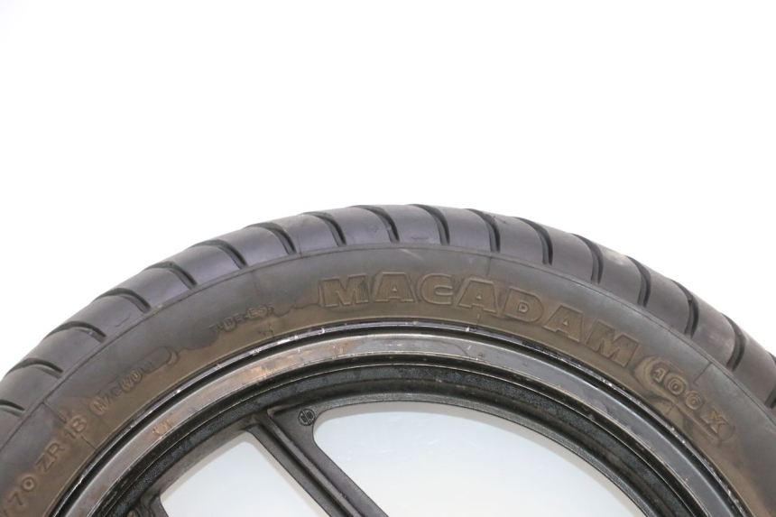photo de ARO TRASEIRO E PNEU KAWASAKI GPX F ZX750F 750 (1986 - 1990) - Vista de perto