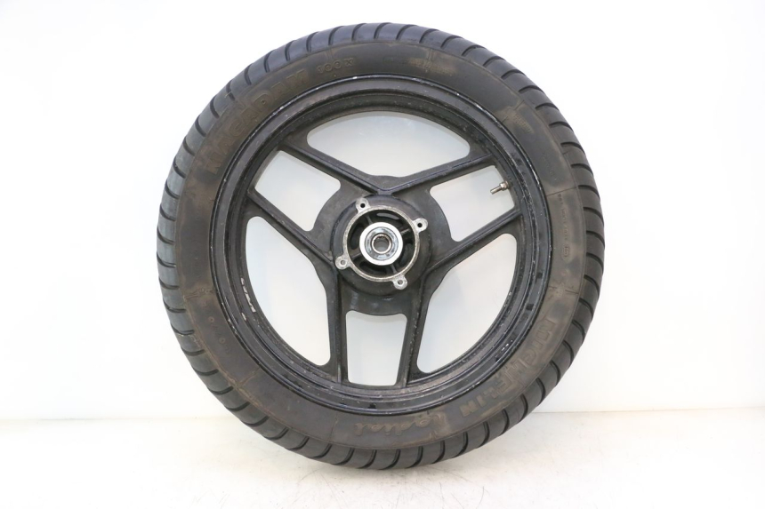 photo de ARO TRASEIRO E PNEU KAWASAKI GPX F ZX750F 750 (1986 - 1990) - Vista de perfil