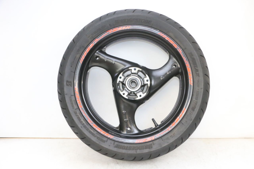 photo de ARO TRASEIRO E PNEU SUZUKI GSF N BANDIT 600 (1996 - 1999) - Vista principal