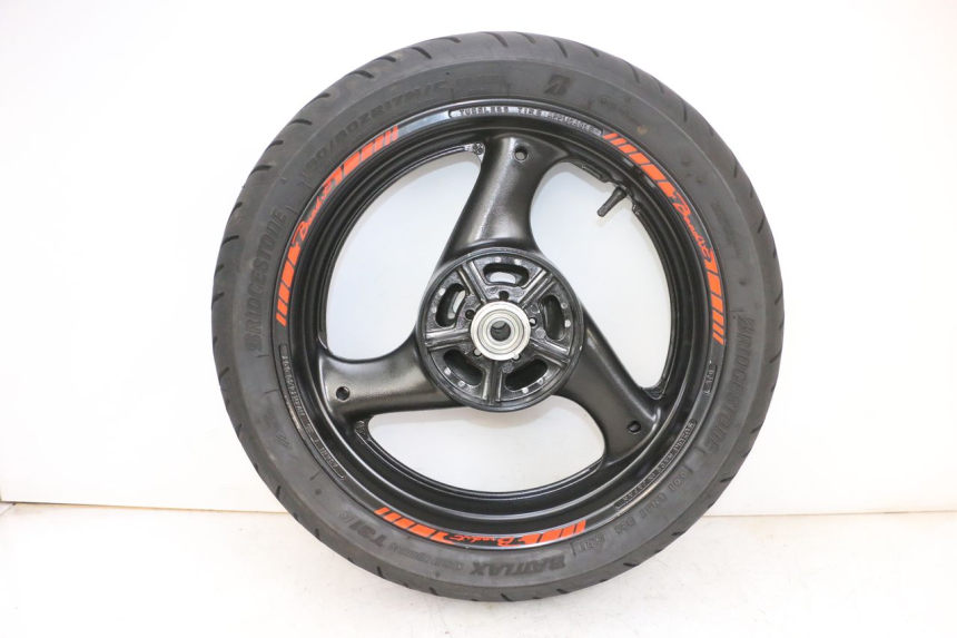 photo de ARO TRASEIRO E PNEU SUZUKI GSF N BANDIT 600 (1996 - 1999) - Vista de perto